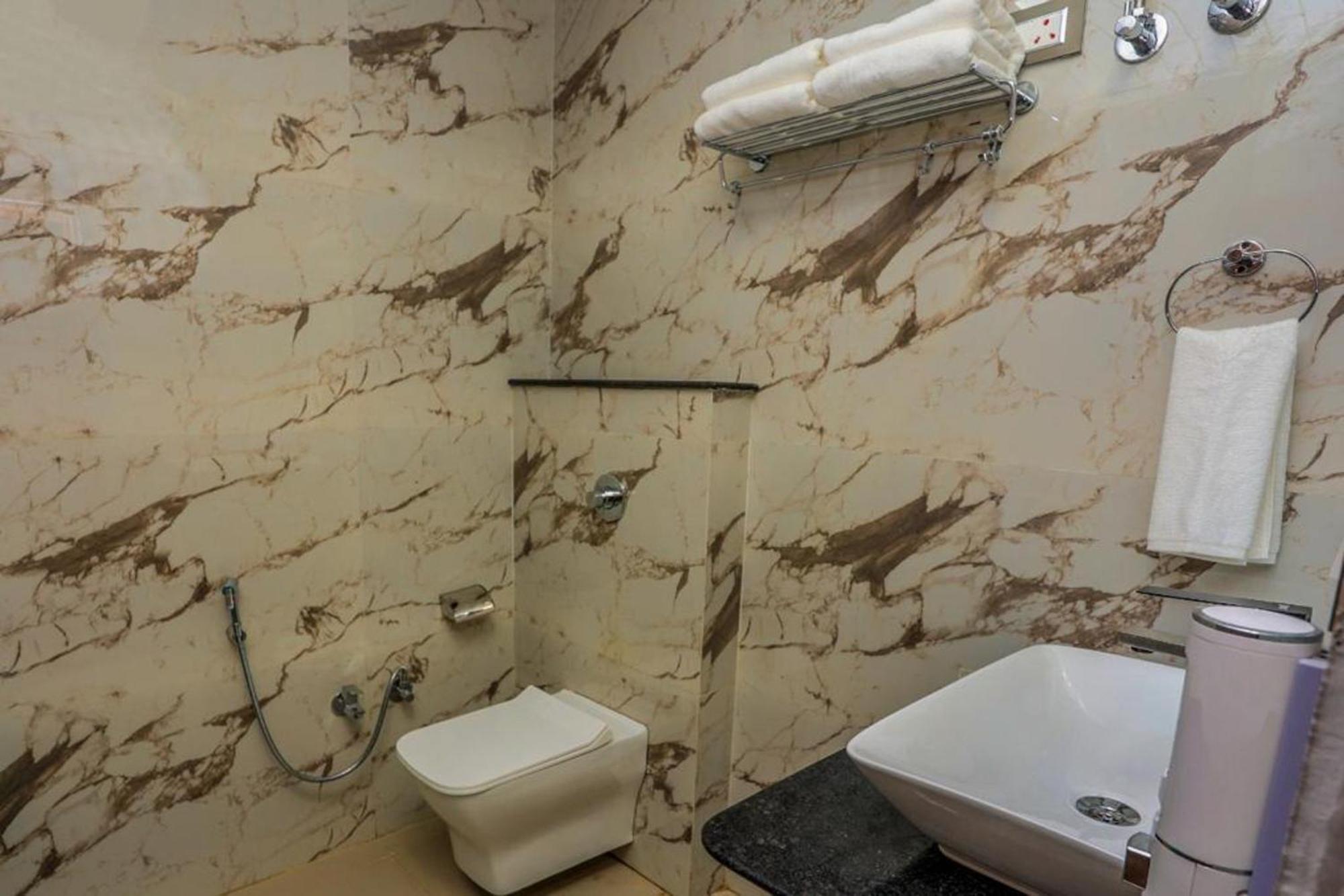 Hotel Eagle Inn Udaipur Bagian luar foto