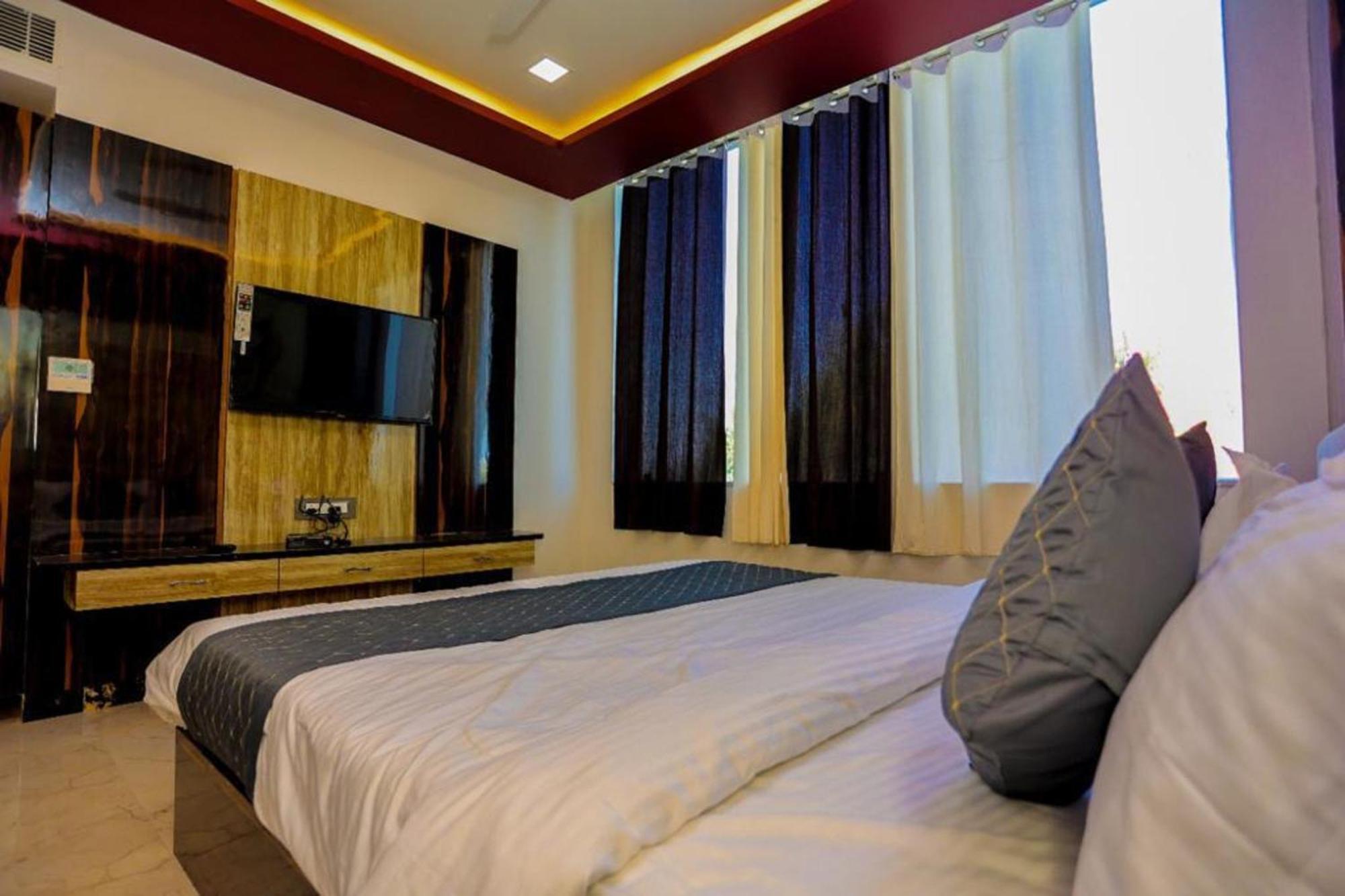Hotel Eagle Inn Udaipur Bagian luar foto