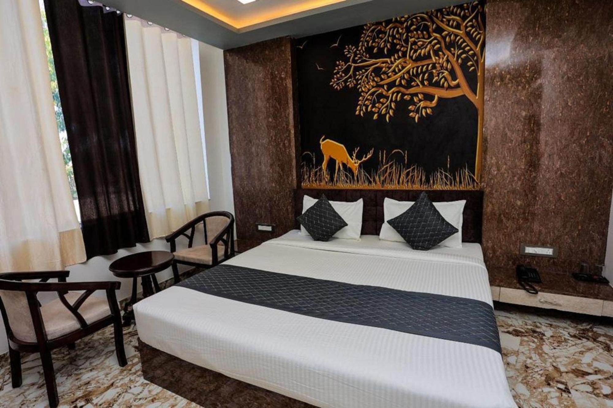 Hotel Eagle Inn Udaipur Bagian luar foto