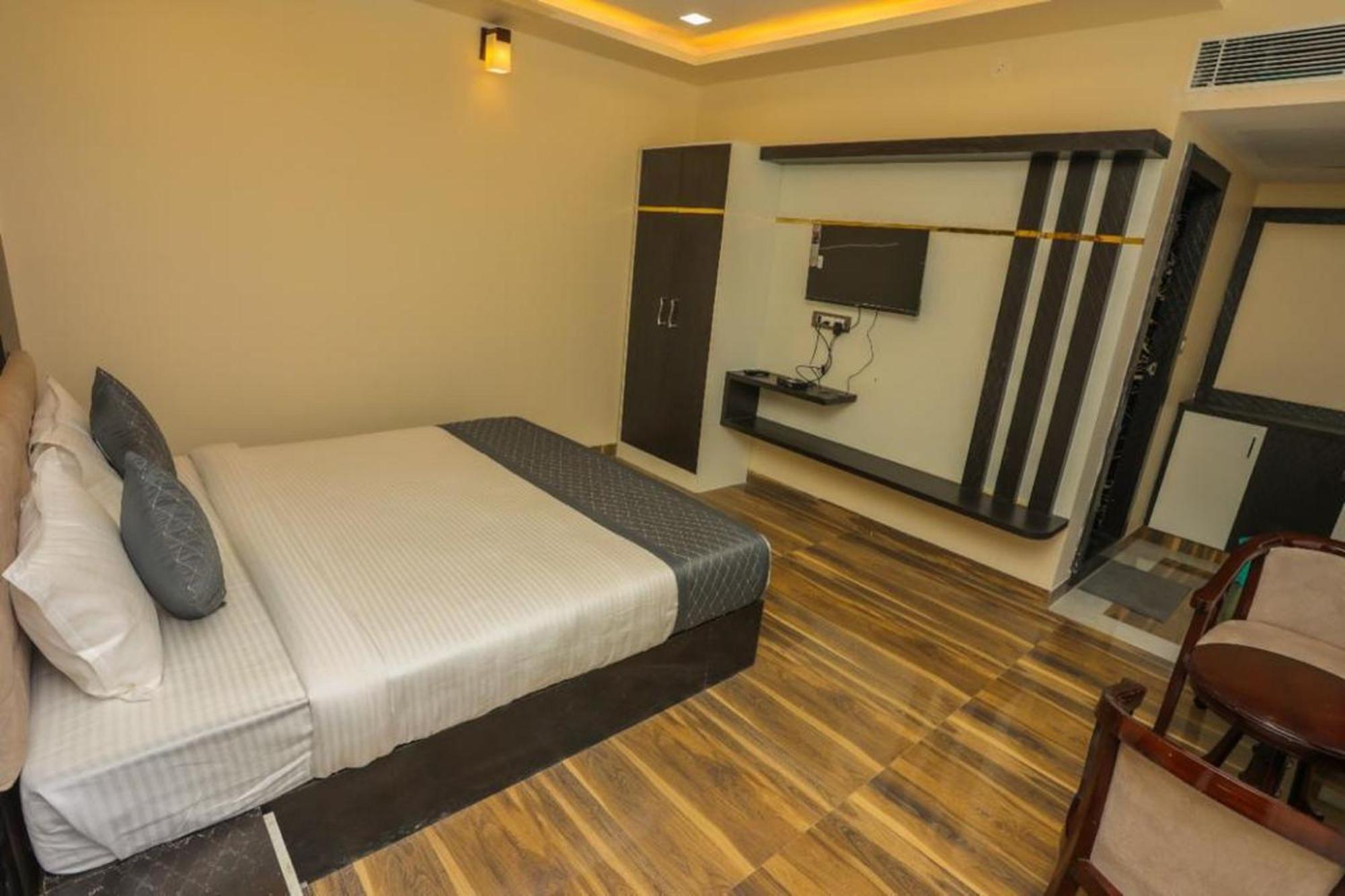 Hotel Eagle Inn Udaipur Bagian luar foto